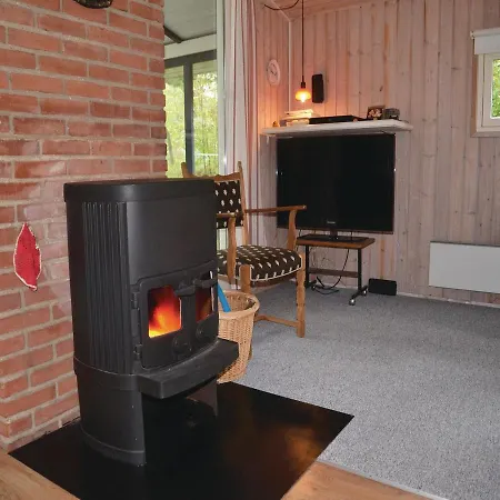 Three-bedroom Holiday In Henne *