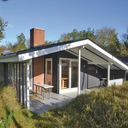 Three-bedroom Holiday In Henne