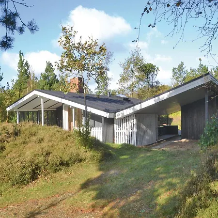 Feriehus Three-bedroom Holiday In Henne *